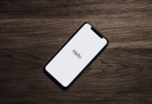 Az ébren töltött idő harmadát mobilalkalmazásokra fordítja az ember